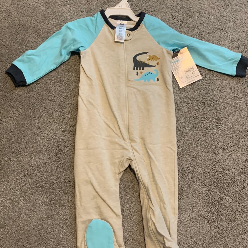 NWT Gerber 6-9 months zippie. Bundle to save!